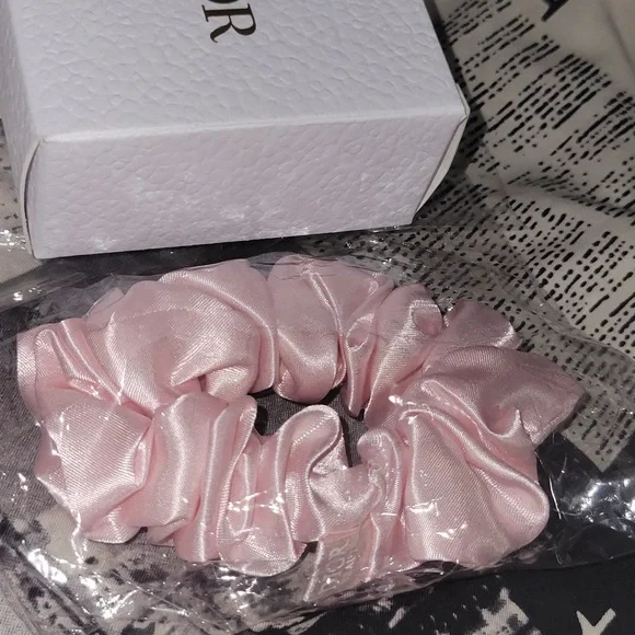 Dior Satin Hair Scrunchie - Picture 3 of 4